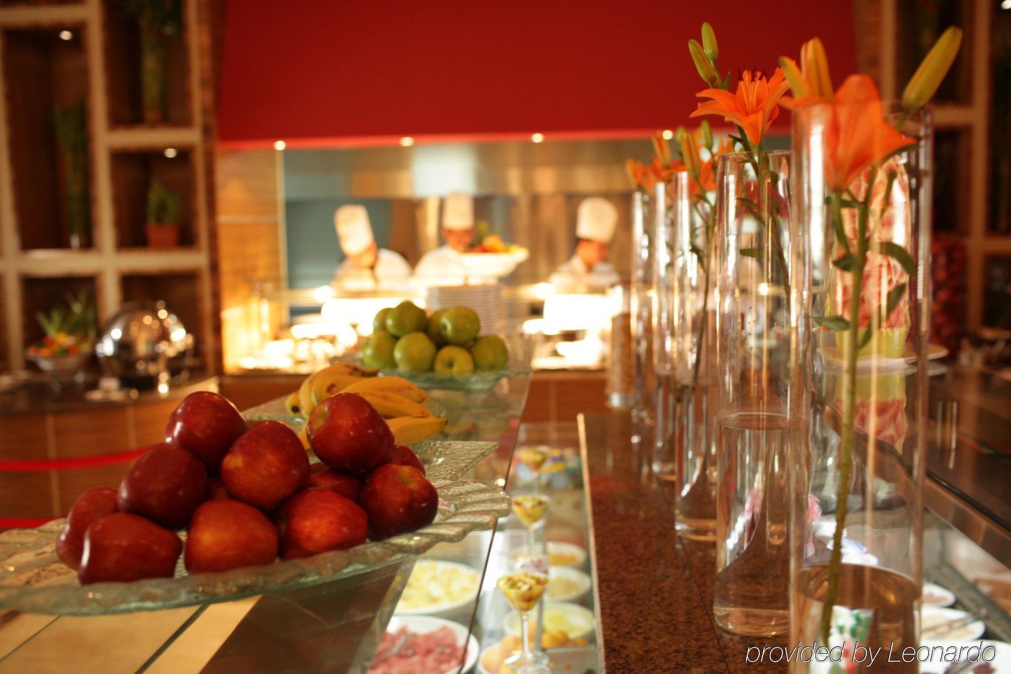 Hilton Garden Inn Riyadh Olaya Εστιατόριο φωτογραφία