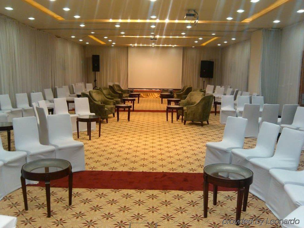 Hilton Garden Inn Riyadh Olaya Επιχειρήσεις φωτογραφία